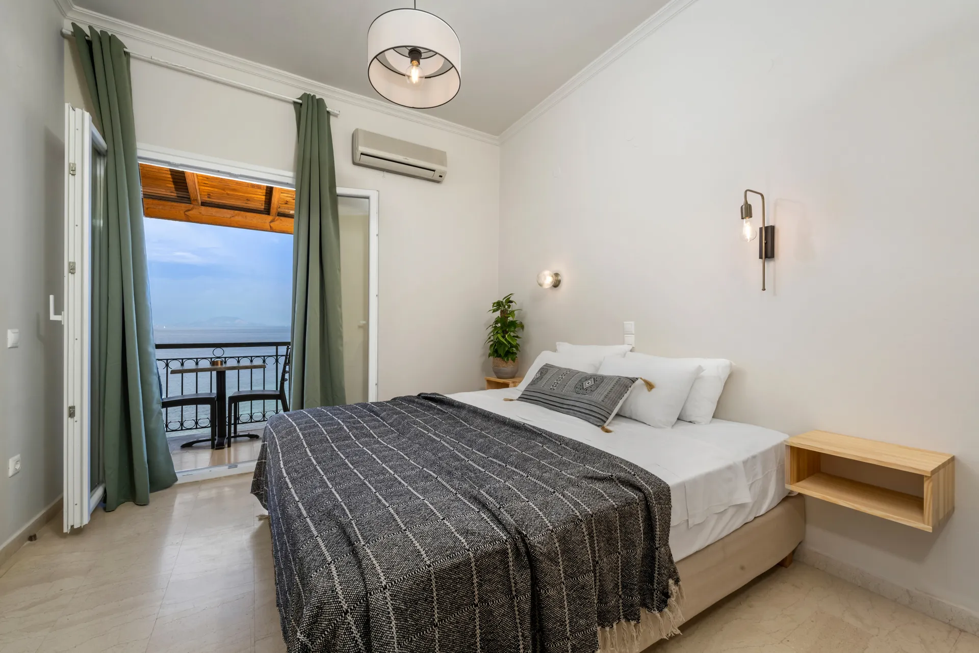 Tiara Holidays - Batelo Hotel - Deluxe room with seaview balcony